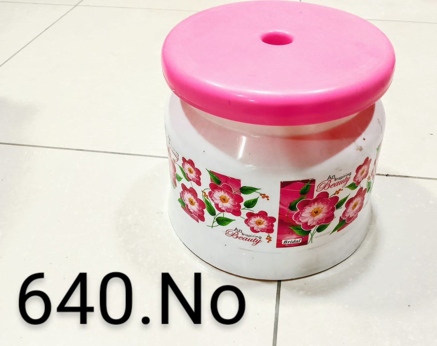 PLASTIC  ROUND  STOOL